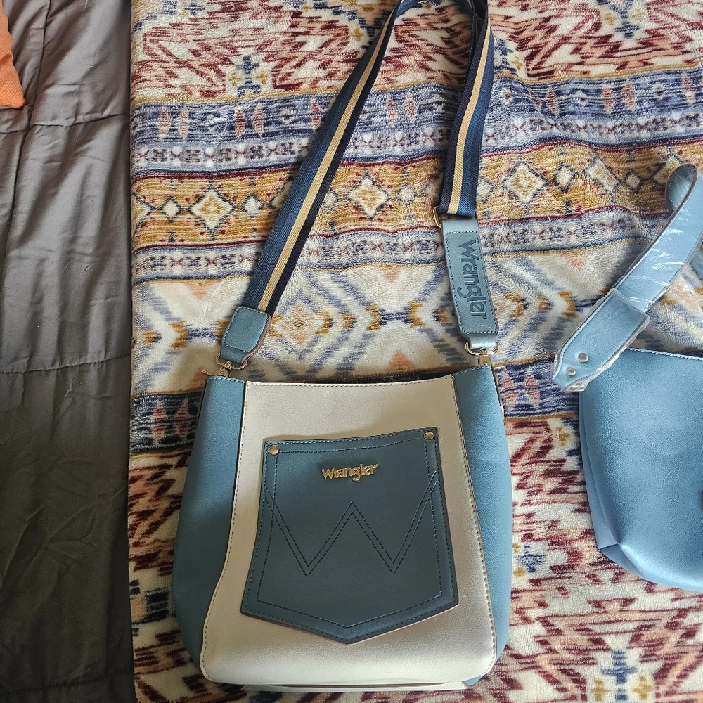 WRANGLER Like New Colorblock Cross Body 2-in-1Leather Purse/Bag Blue/white (348) - Picture 8 of 16